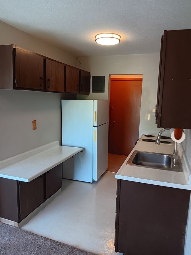 Building Photo - Chagrin Falls condo for rent