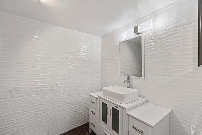 Building Photo - 209 Bobolink Way