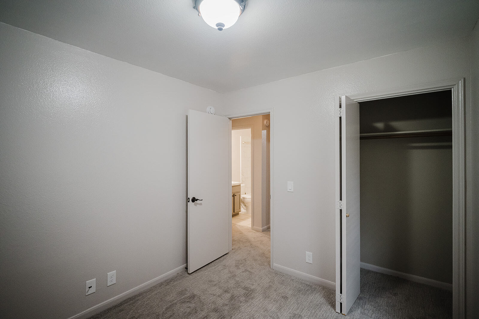 Building Photo - 810 Faircrest Dr