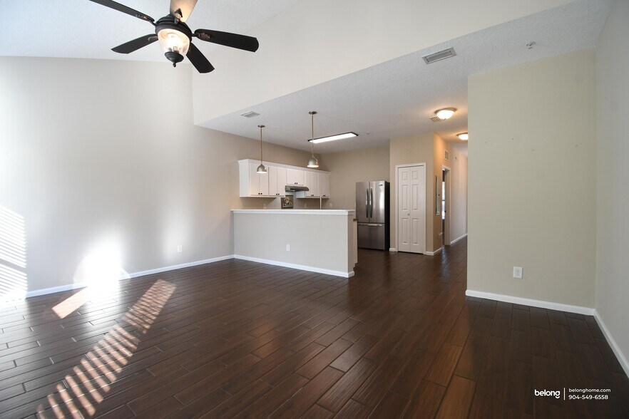 Building Photo - 87229 Lents Rd