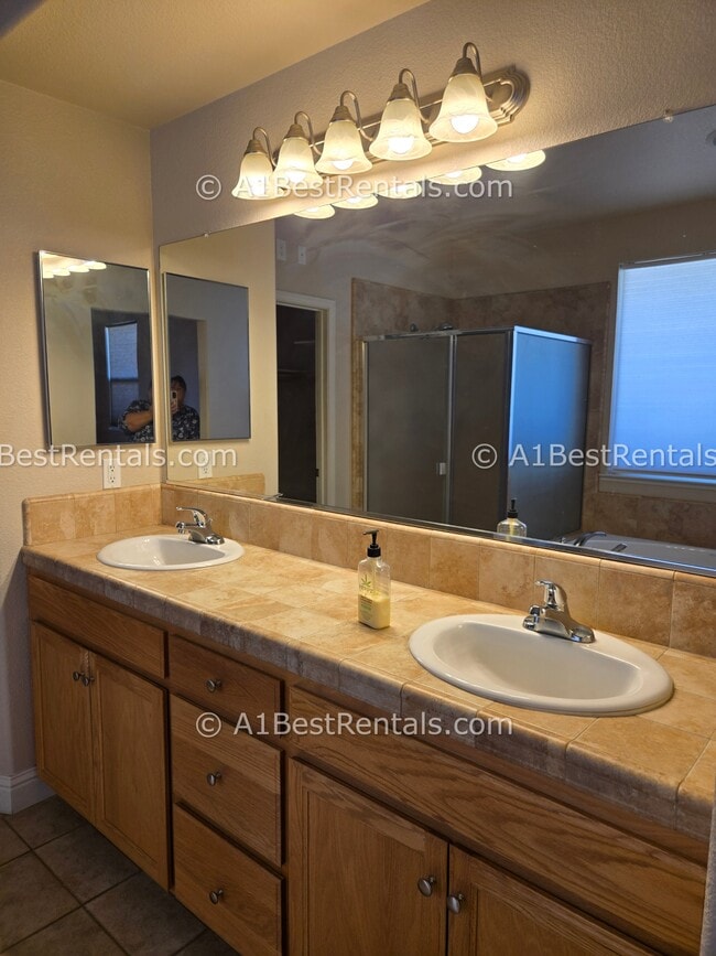 Building Photo - 1271 Grange Way