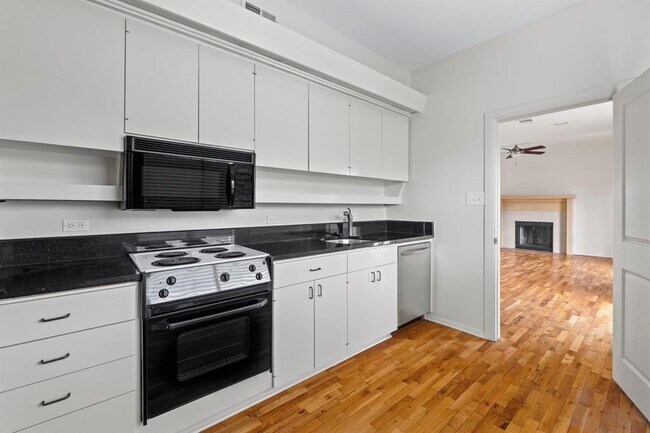 Building Photo - 409 E 38th St