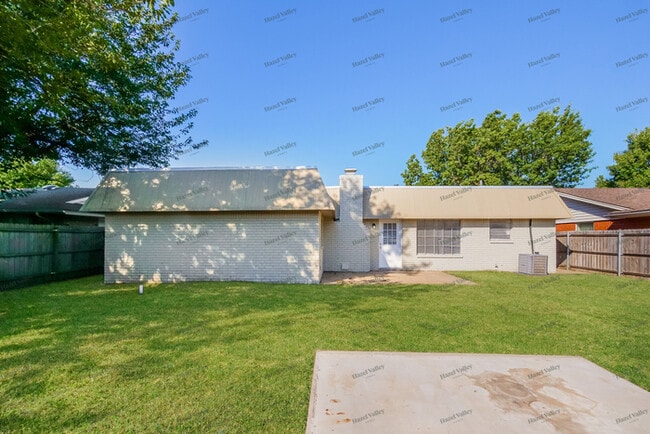 Building Photo - 11320 Bel Air Pl