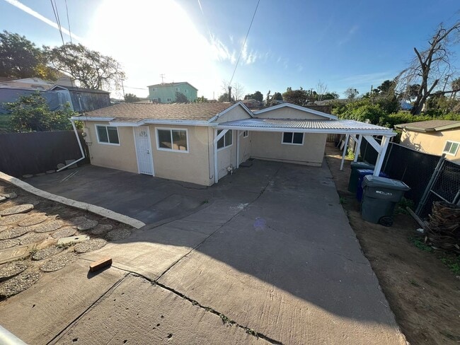 Building Photo - Remodeled 3 Bedroom 2 bath House with Backyard