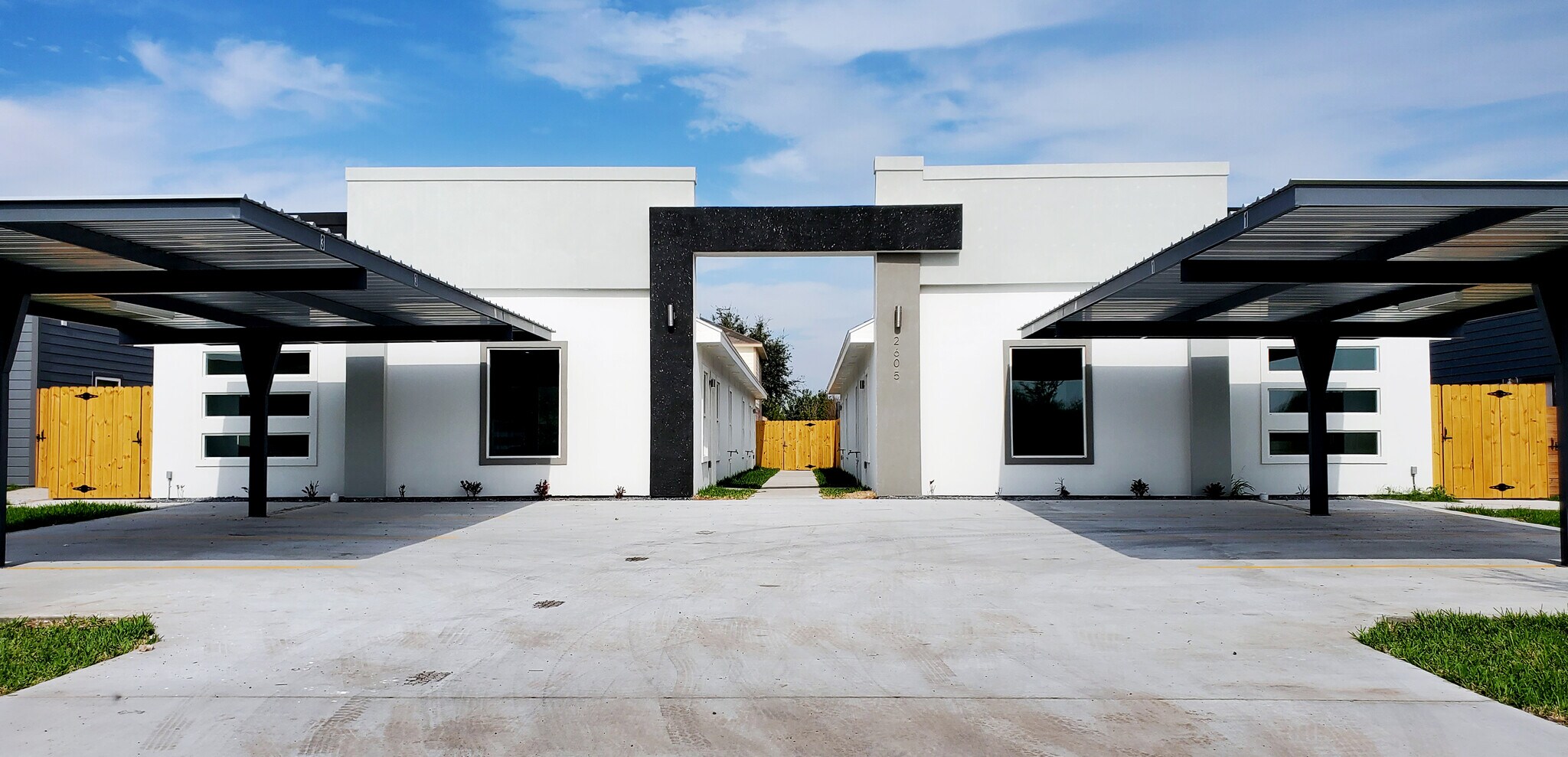 Building Photo - 2605 E Hackberry Ave