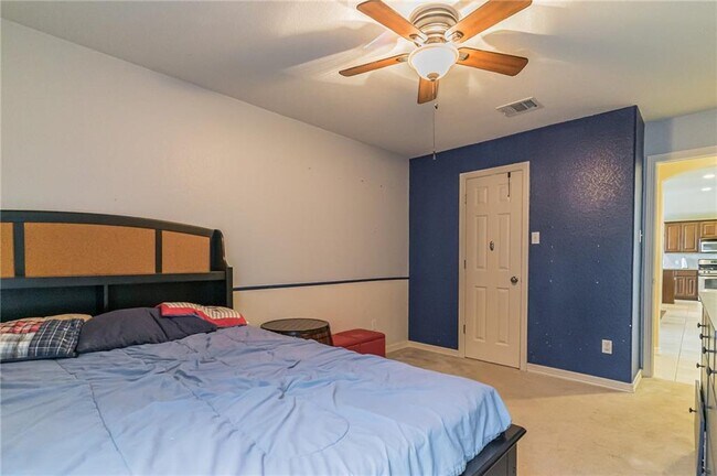 Building Photo - 2313 Village View Loop