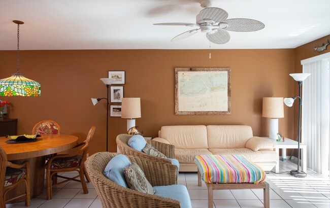 Building Photo - 1 Bedroom 1 Bathroom Furnished Beach Front Condo