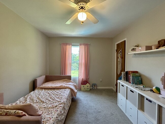 Building Photo - 1701 Everest Cir