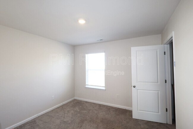 Building Photo - 7001 Batten Ct