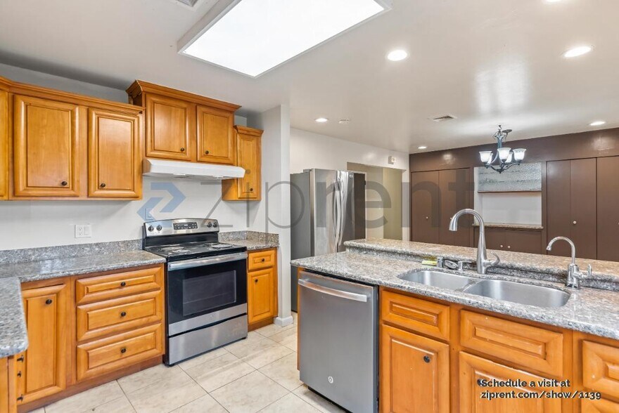 Building Photo - 685 Carmar St