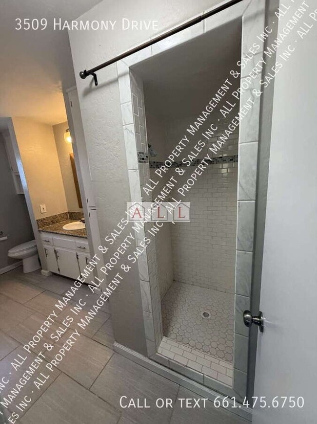 Building Photo - 3509 Harmony Dr