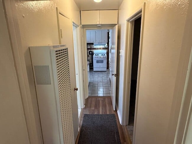 Building Photo - 2-Bedroom Single Family Home Near Richmond...