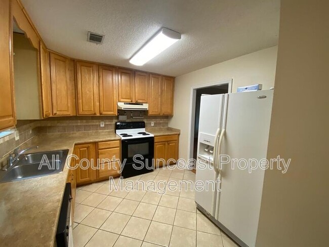 Building Photo - 105 Whisper Ct