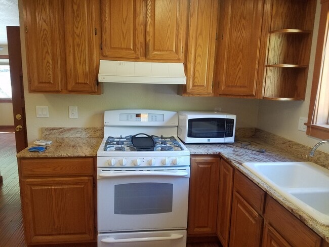 Building Photo - Serene Log Cabin Living in the Sunol Valle...