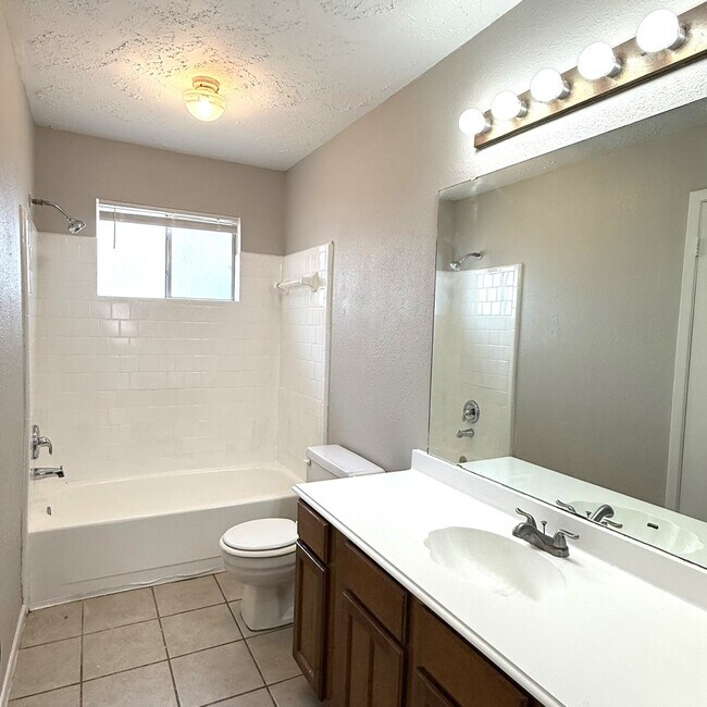 Building Photo - 13611 Splintered Oak Dr
