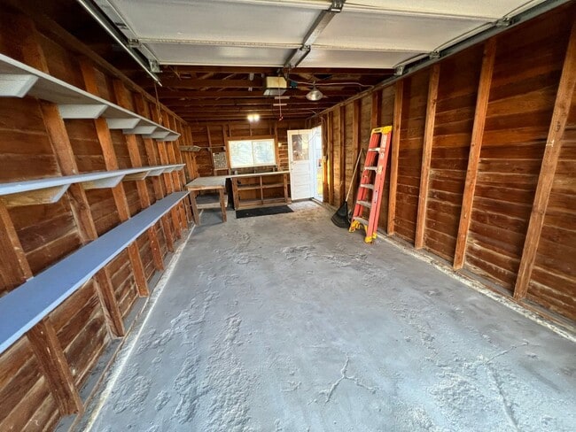 Building Photo - 3 Bed 2 Bath House