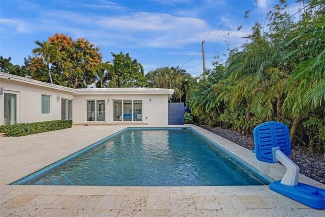 Building Photo - 2514 Yacht Club Blvd