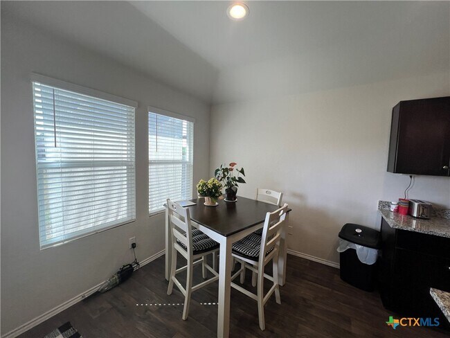 Building Photo - 809 Margay Lp