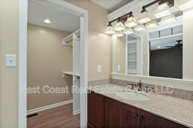 Building Photo - 8033 Hollow Reed Ct