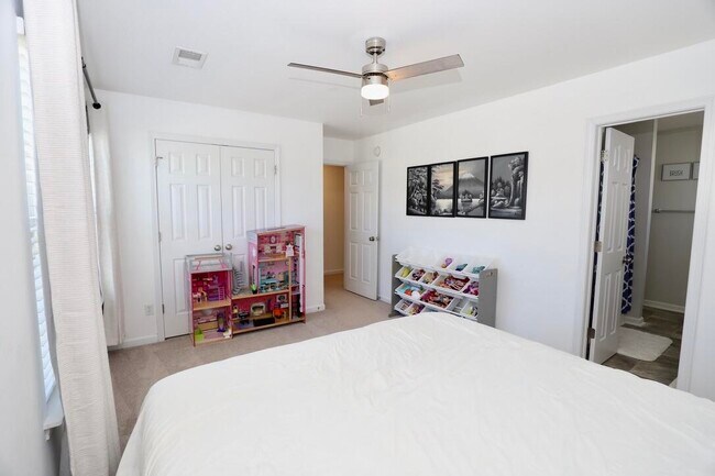 Building Photo - 3260 Matthews Dr