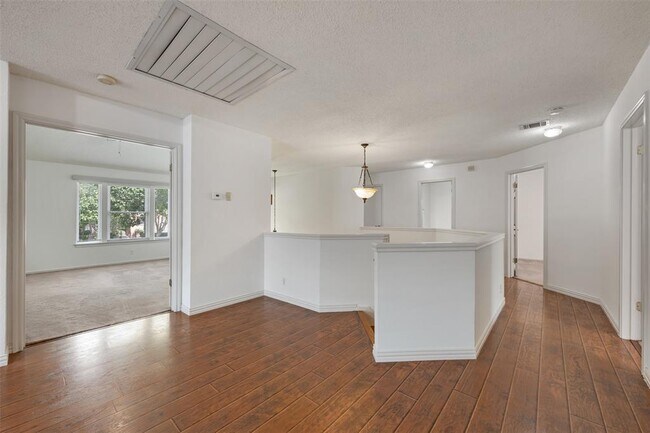 Building Photo - 3635 Flora Vista Loop