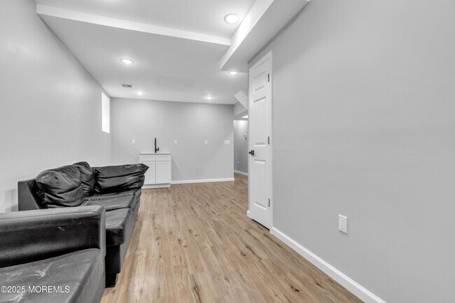 Building Photo - 1216 Heck Ave
