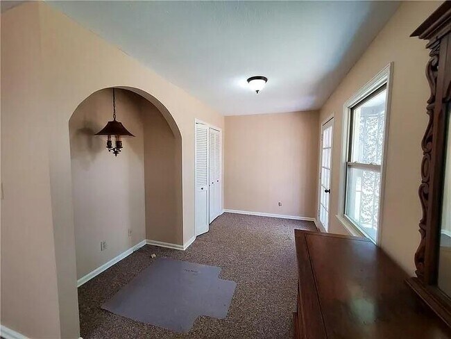 Building Photo - 33 Resty Hughes Cir