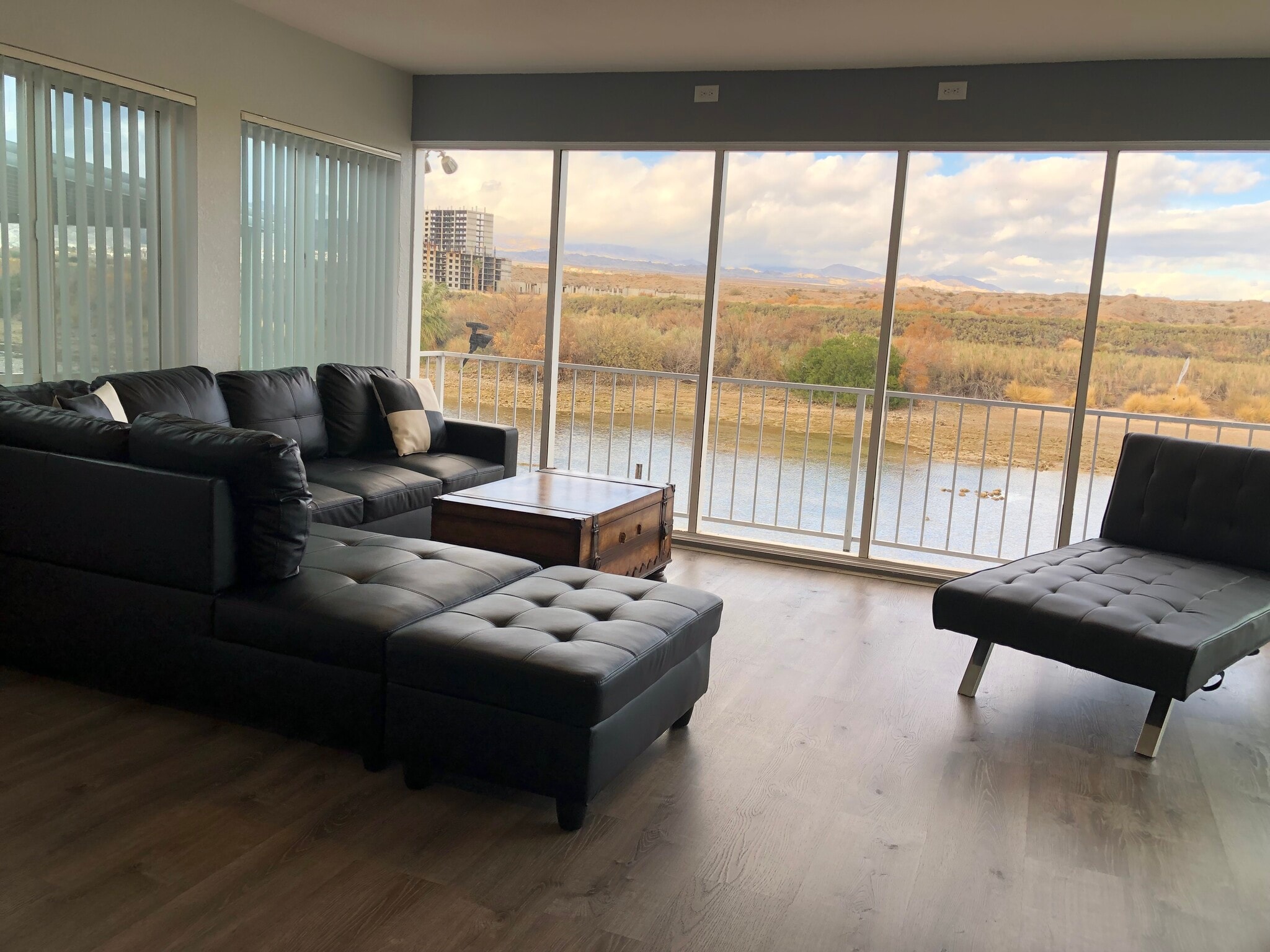 Building Photo - 1391 Riverfront Dr