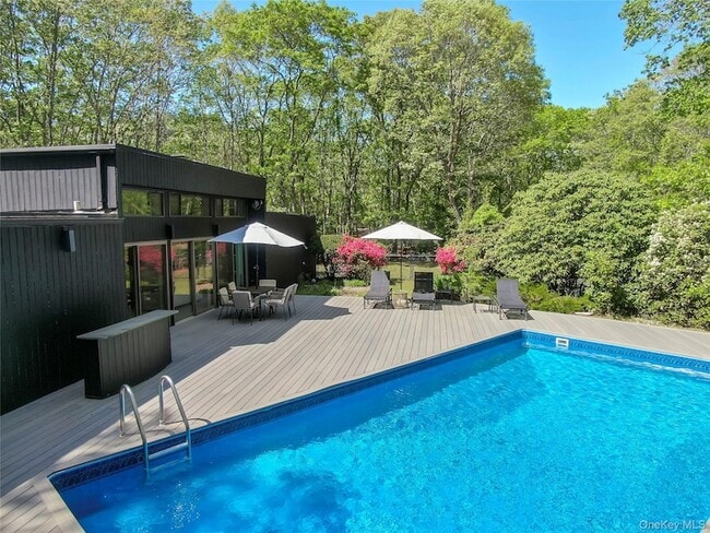 Building Photo - 24 N Quarter Rd