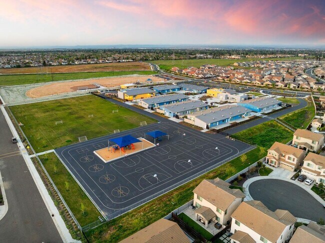 Building Photo - Beautiful Single-Story Home for Rent – Wes...