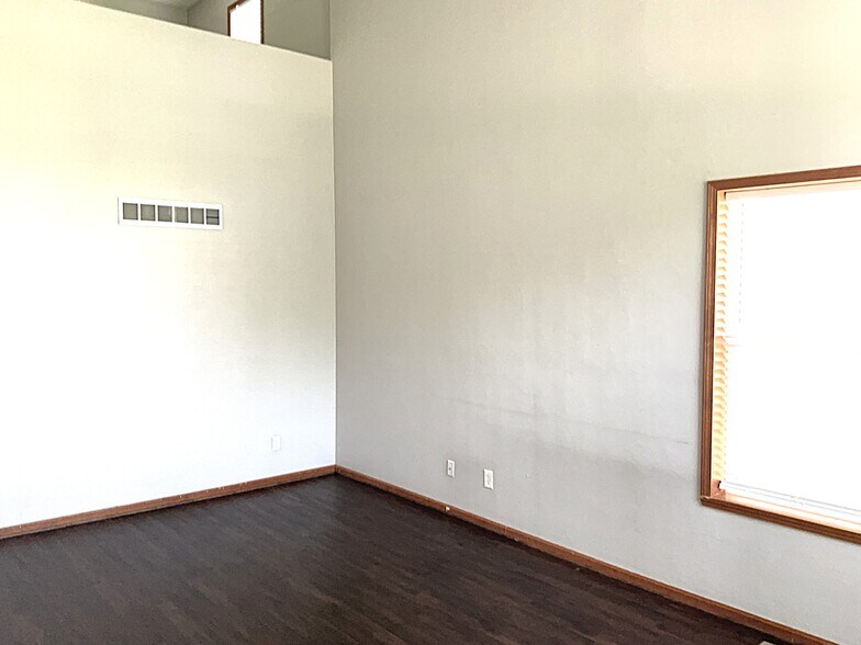 Building Photo - 5498 Bastian Blvd