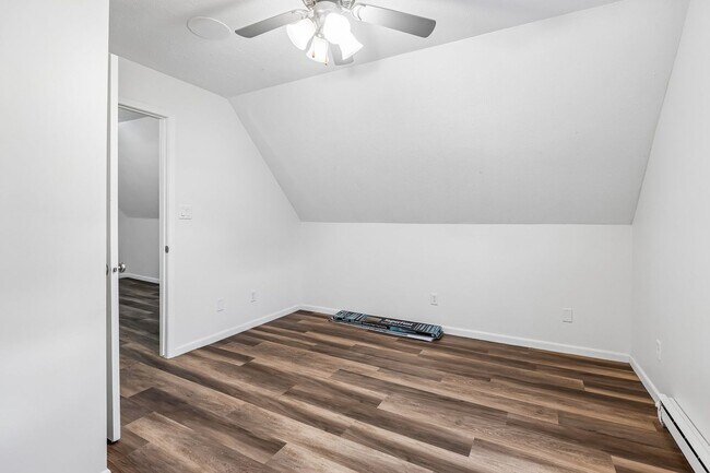 Building Photo - 535 N Pebble St