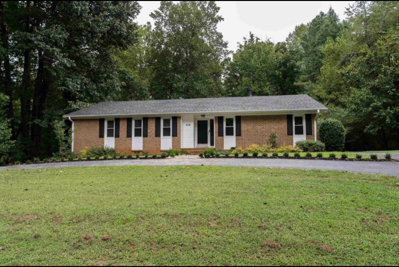 Building Photo - 219 Lakewood Dr