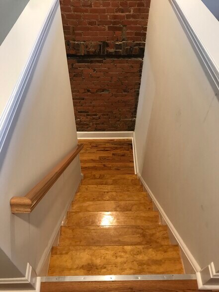 Building Photo - 208 Dakota Ave