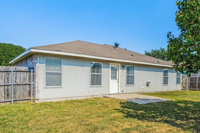 Building Photo - 537 Bailey St