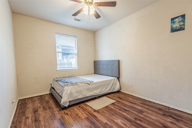 Building Photo - 307 Autumn Creek Ln