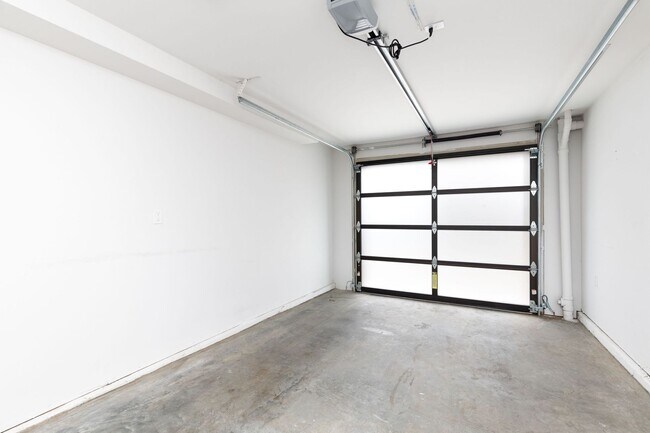 Building Photo - Contemporary 3 Bedroom Ballard Townhome in Prime Location