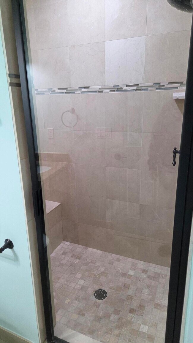 Building Photo - 934 W Huron St