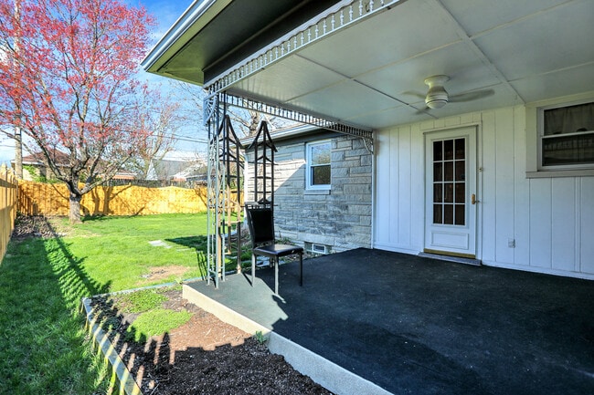 Building Photo - 1240 N Irvington Ave