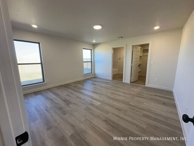 Building Photo - 2010 Cottonwood Ave