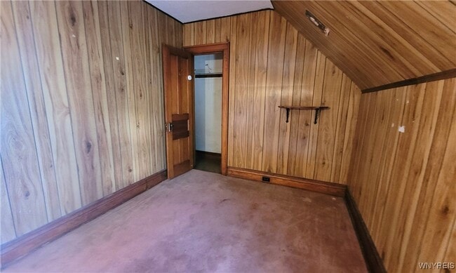 Building Photo - 325 Box Ave