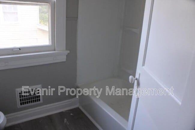 Building Photo - 1568 N Euclid Ave