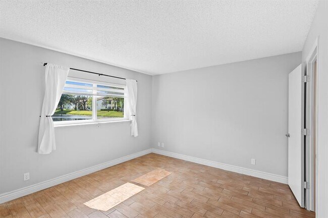 Building Photo - 3791 NW 84th Ave