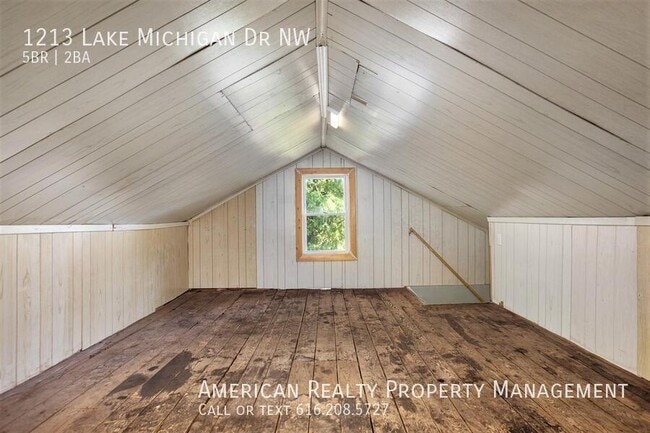 Building Photo - 1213 Lake Michigan Dr NW