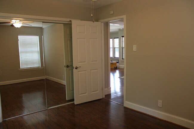 Building Photo - 1313 Casa Vale Dr