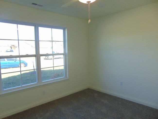 Building Photo - Sensational 3 Bed 2 Bath House!