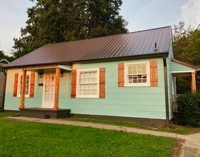 Building Photo - 3730 Speedway Cir