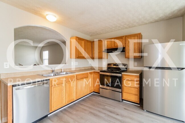 Building Photo - Beautiful 3 Bedroom