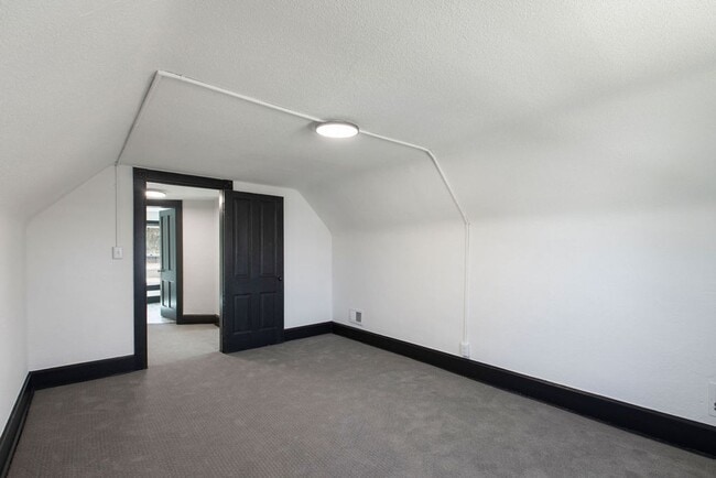 Building Photo - 3 Bedroom Bungalow in Fort Collins