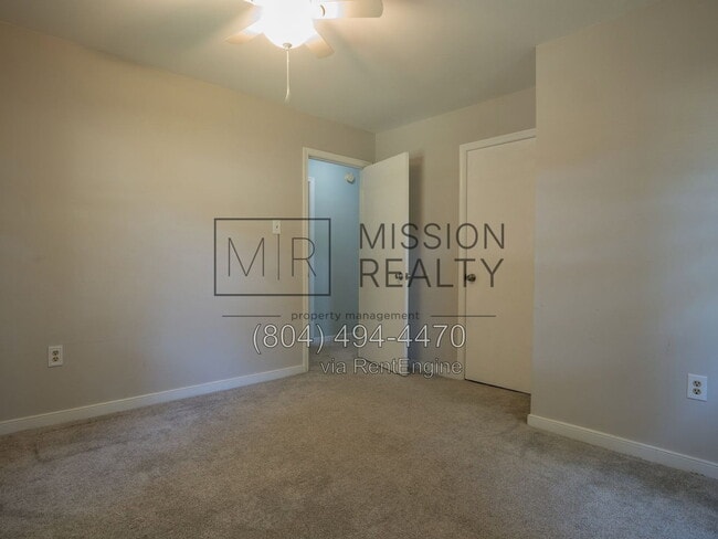 Building Photo - 7750 Robinwood Dr